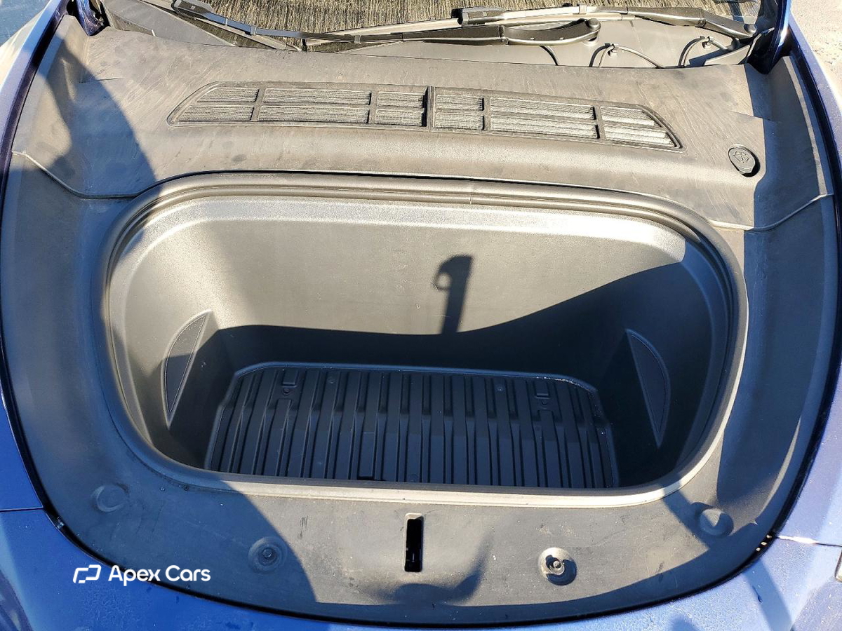 Tesla Model Y 2025
