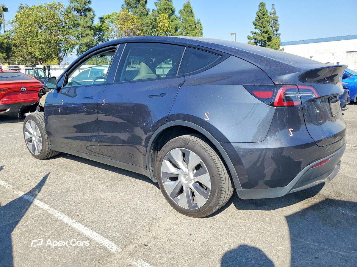 Tesla Model Y 2024