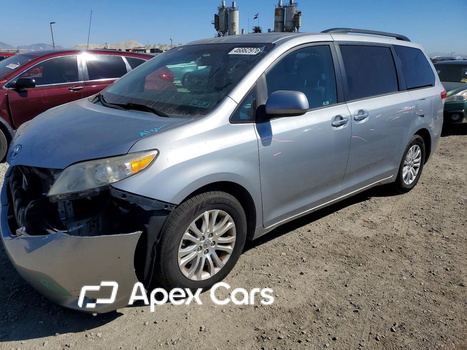Toyota Sienna 2014 - Image 1 of 14