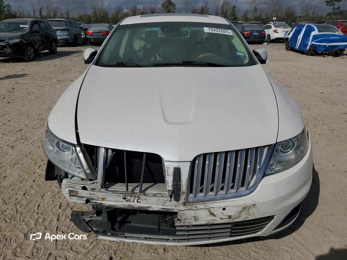 Lincoln MKS 2011