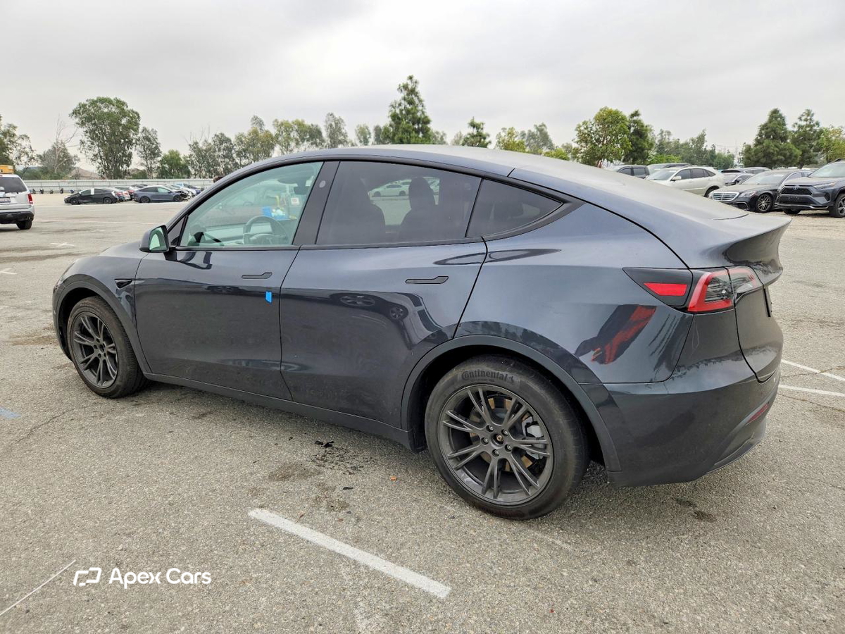 Tesla Model Y 2025