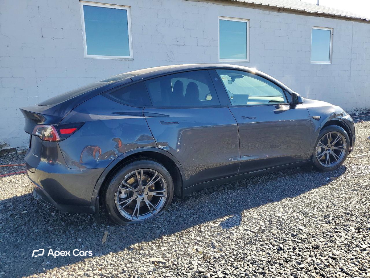 Tesla Model Y 2025