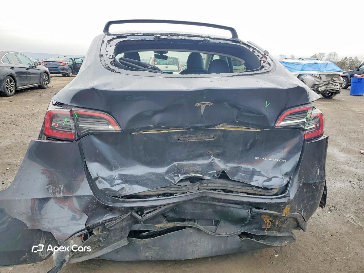 Tesla Model Y 2024
