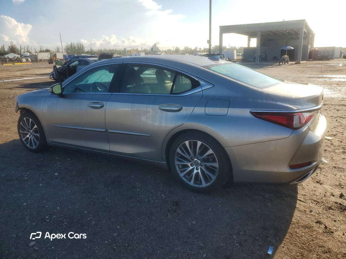 Lexus ES 2021