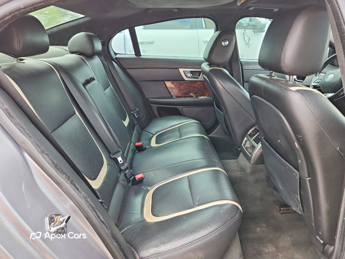 Jaguar XF 2012