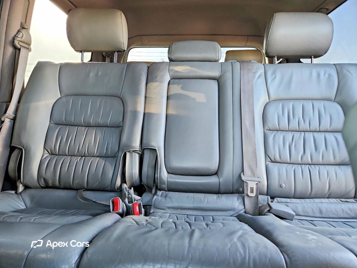 Lexus LX 2005
