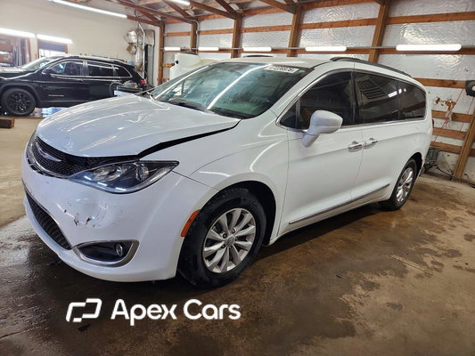 Chrysler Pacifica 2017 - Image 1 of 5