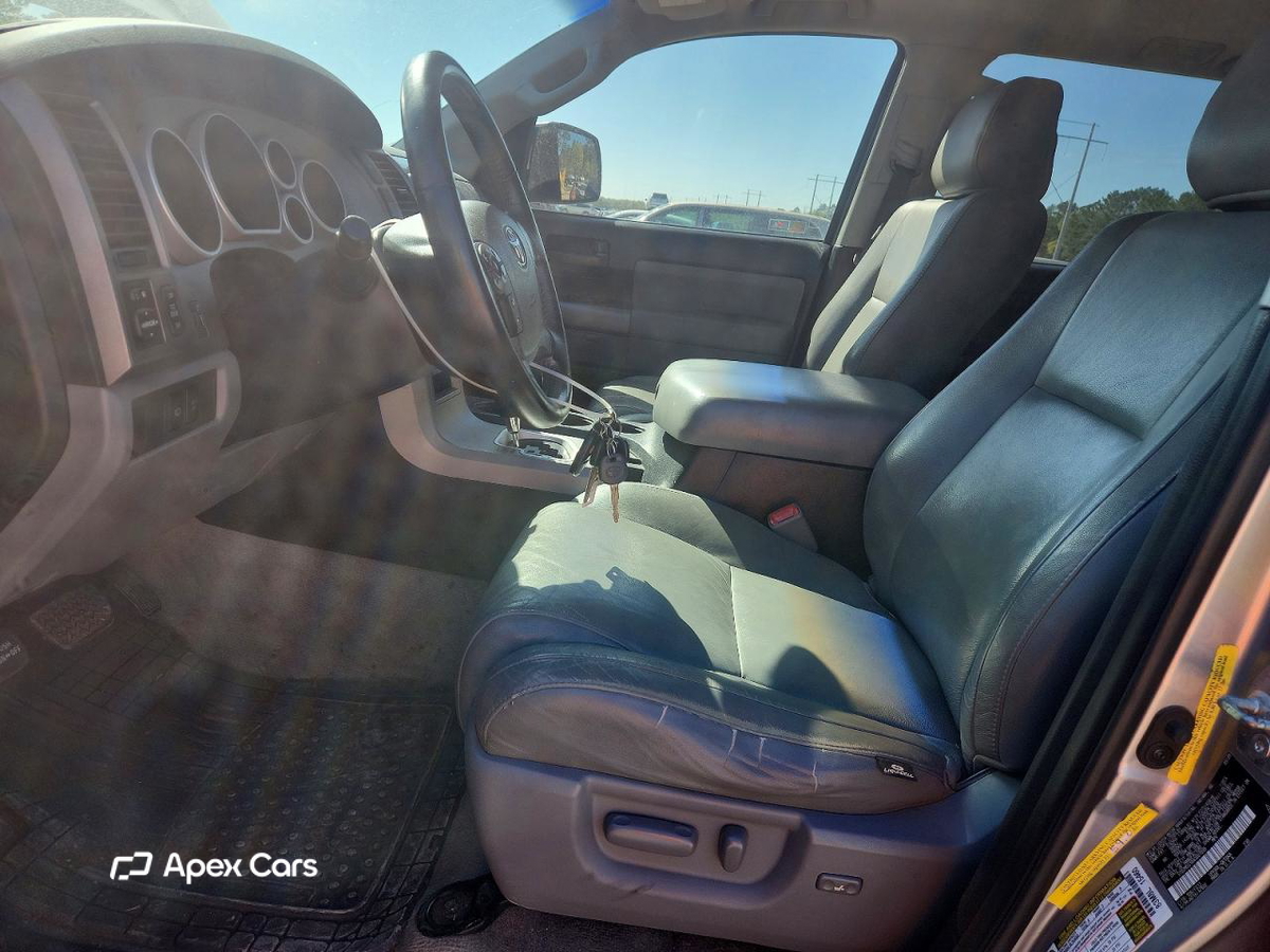 Toyota Sequoia 2010