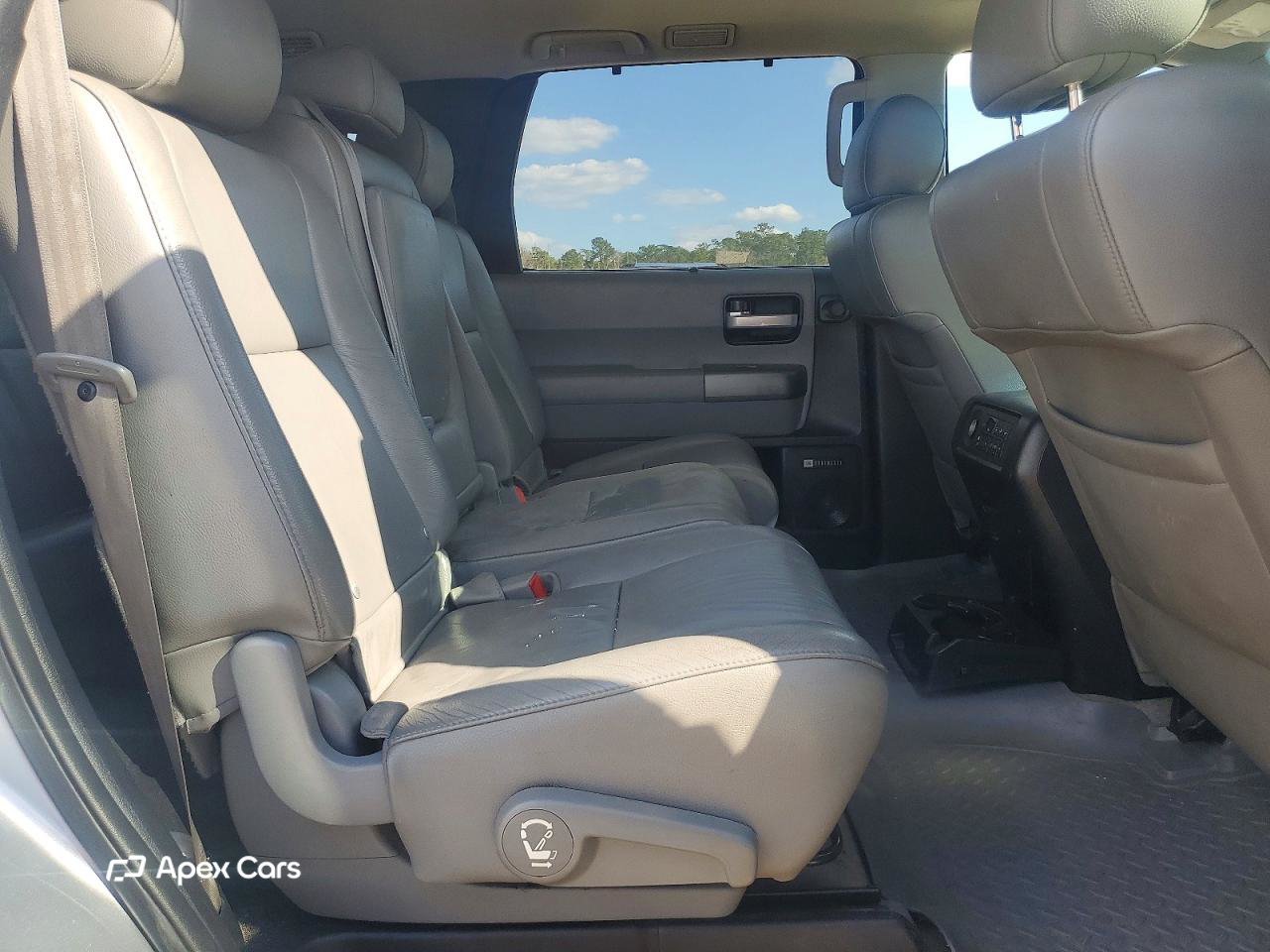 Toyota Sequoia 2011