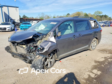 Toyota Sienna 2015 - Image 1 of 14