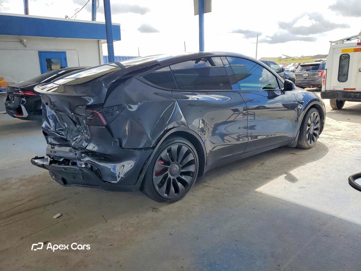 Tesla Model Y 2024