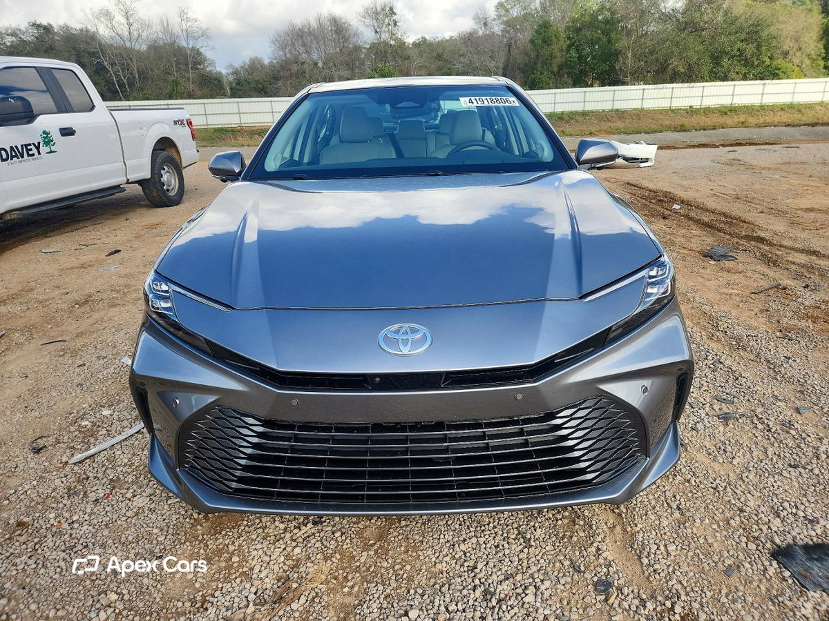 Toyota Camry 2025