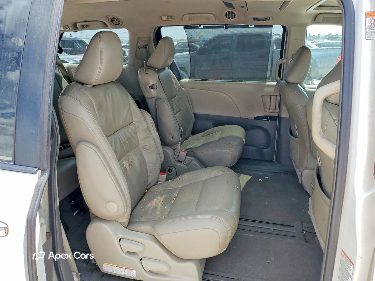 Toyota Sienna 2015