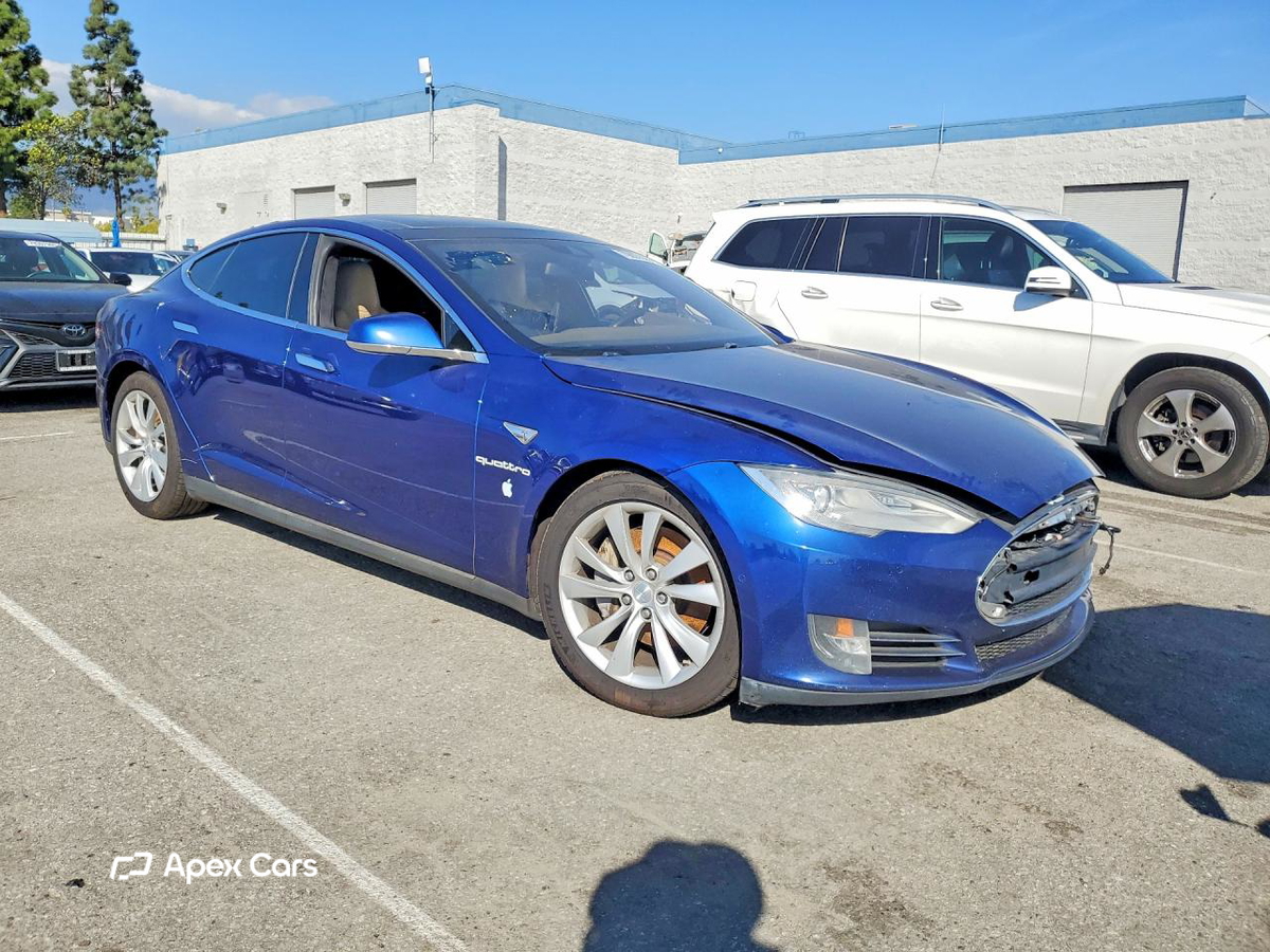 Tesla Model S 2015