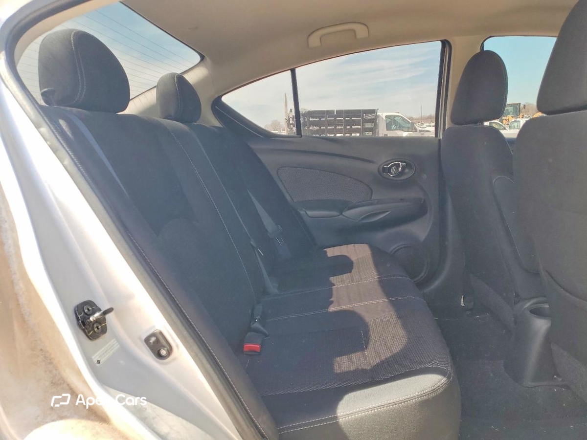 Nissan Versa 2015