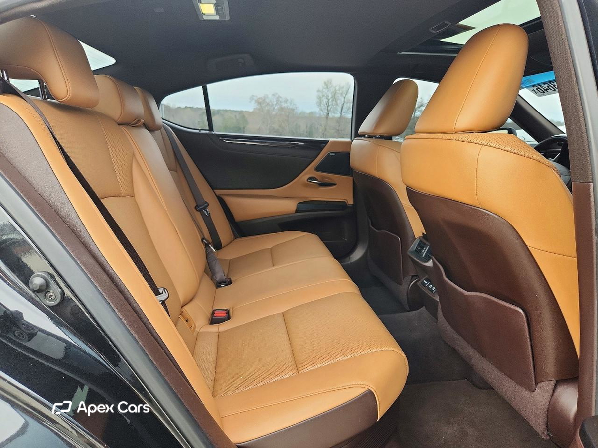 Lexus ES 2021