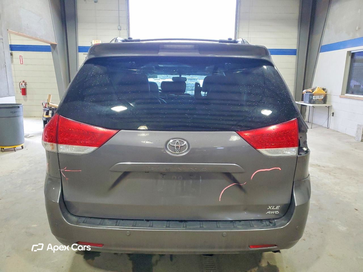 Toyota Sienna 2014
