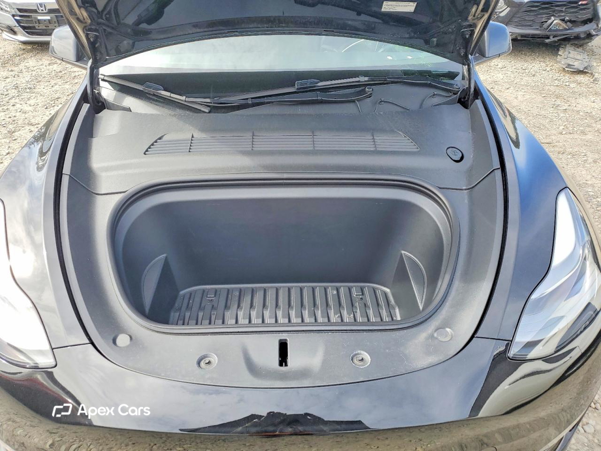 Tesla Model Y 2025