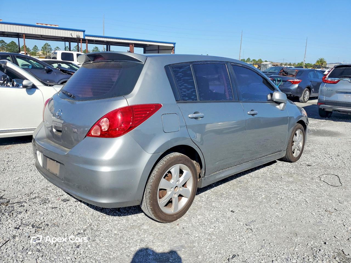 Nissan Versa 2011