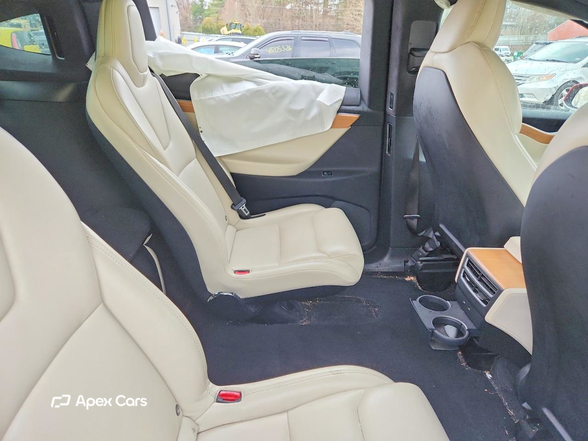 Tesla Model X 2021