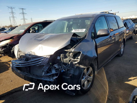 Toyota Sienna 2015 - Image 1 of 14