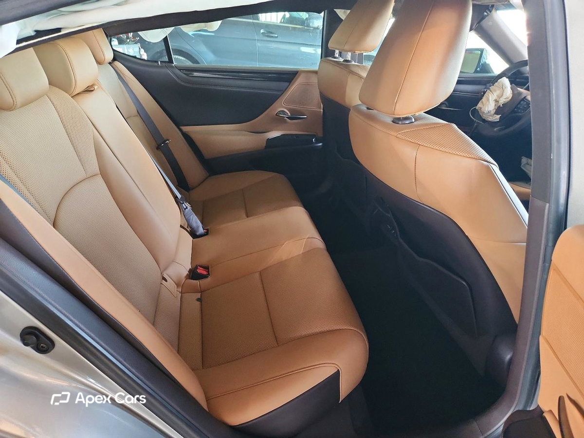 Lexus ES 2021