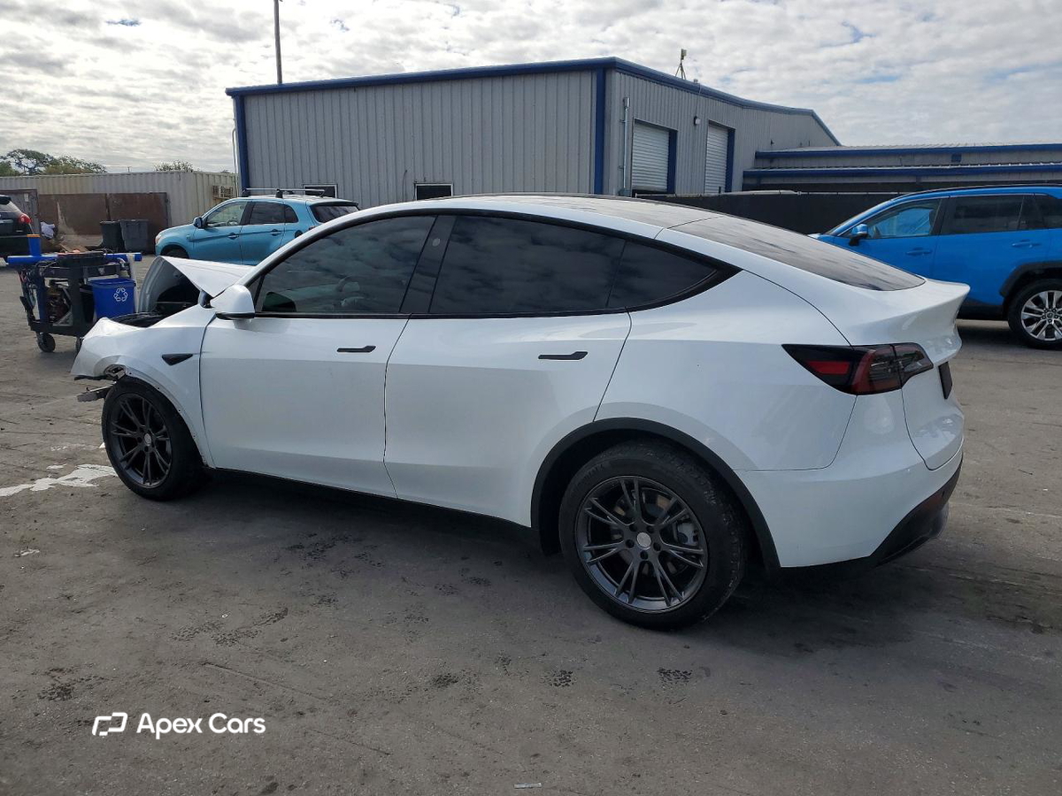 Tesla Model Y 2024