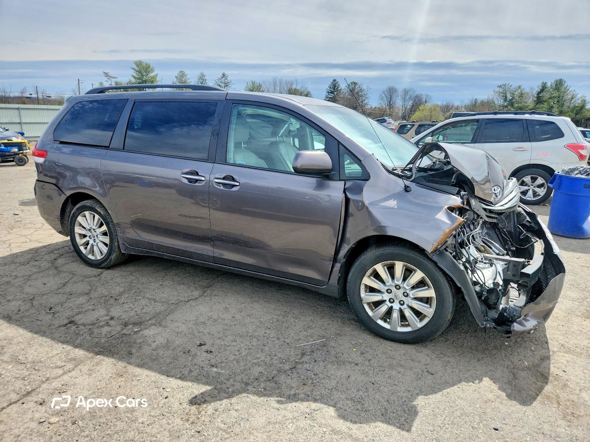 Toyota Sienna 2014