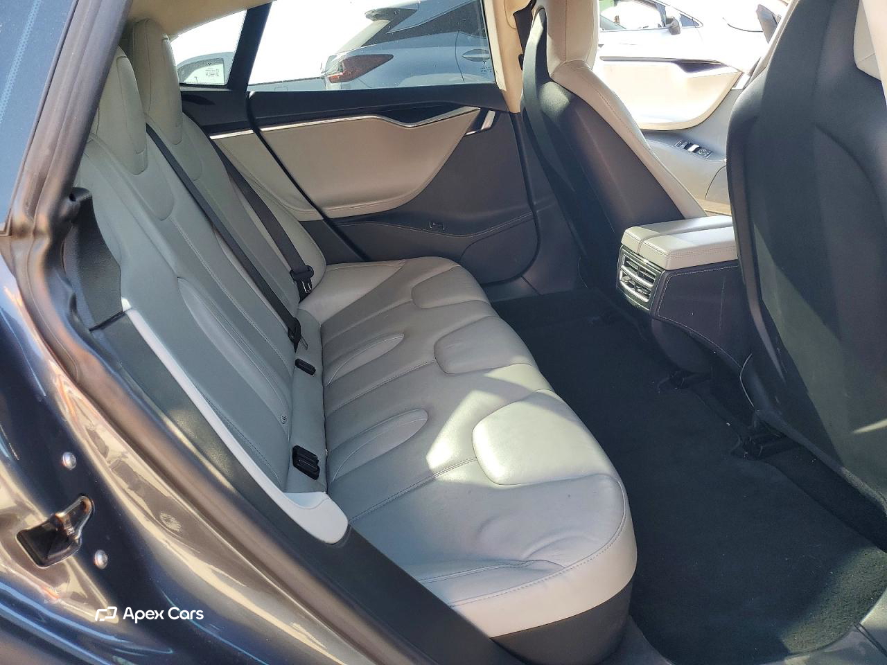 Tesla Model S 2015