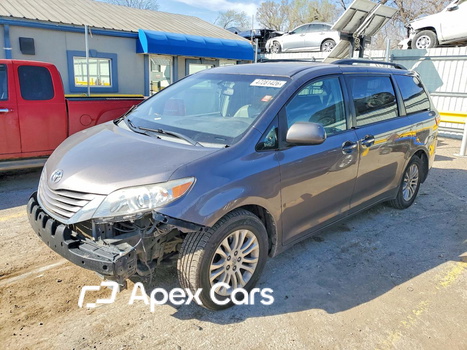 Toyota Sienna 2015 - Image 1 of 14