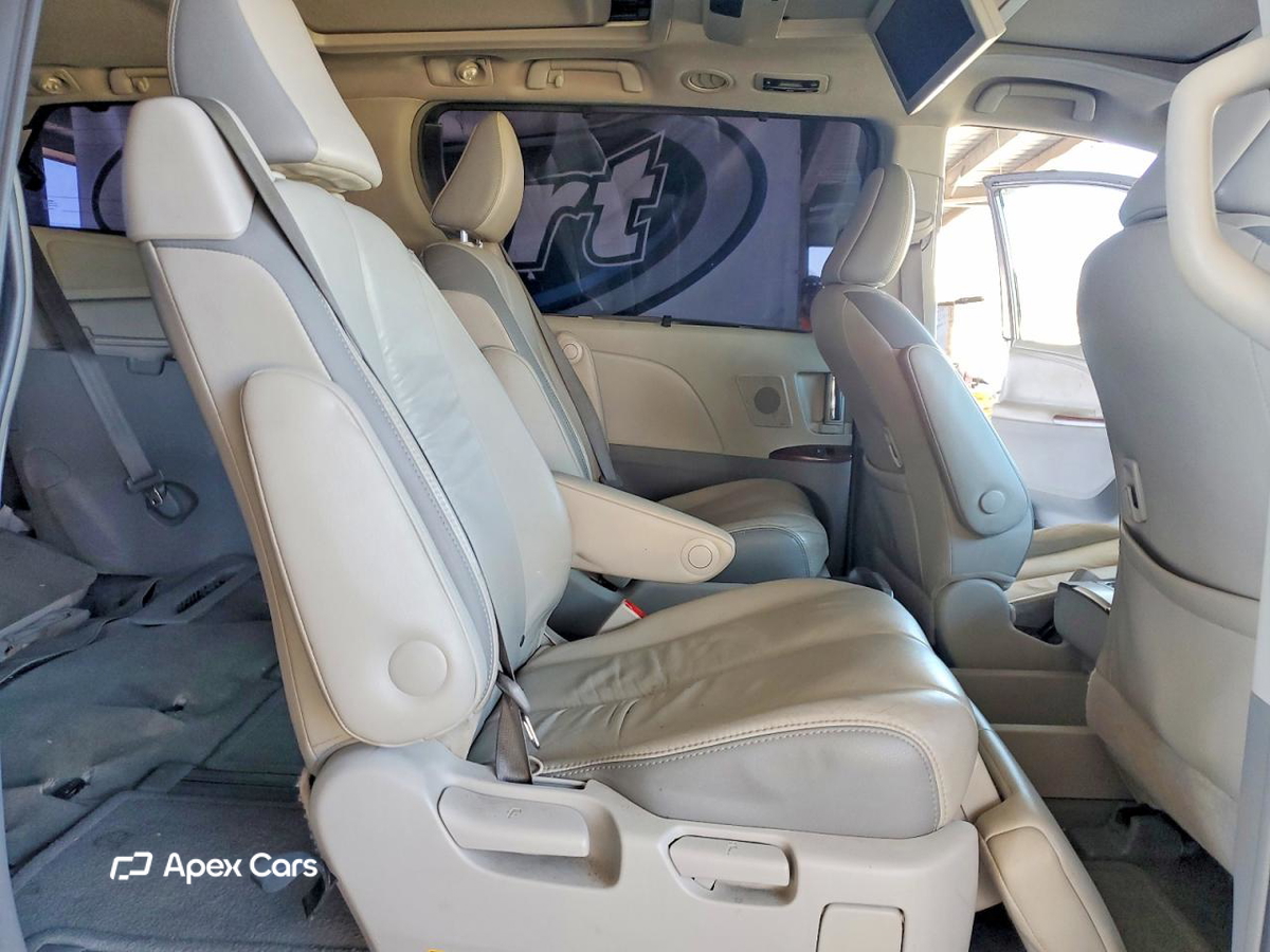 Toyota Sienna 2012