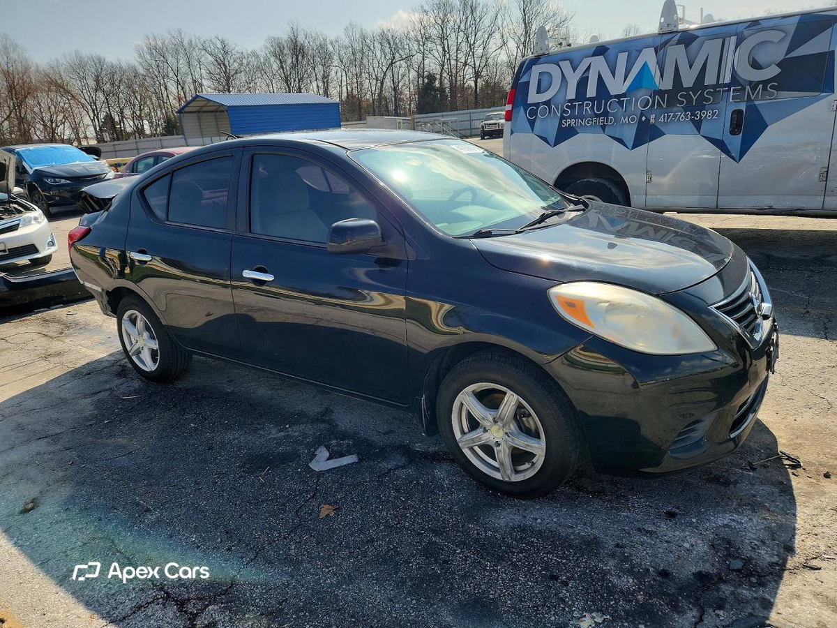 Nissan Versa 2012