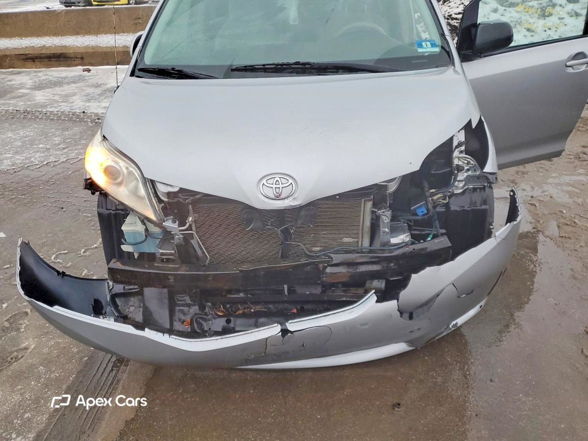 Toyota Sienna 2011