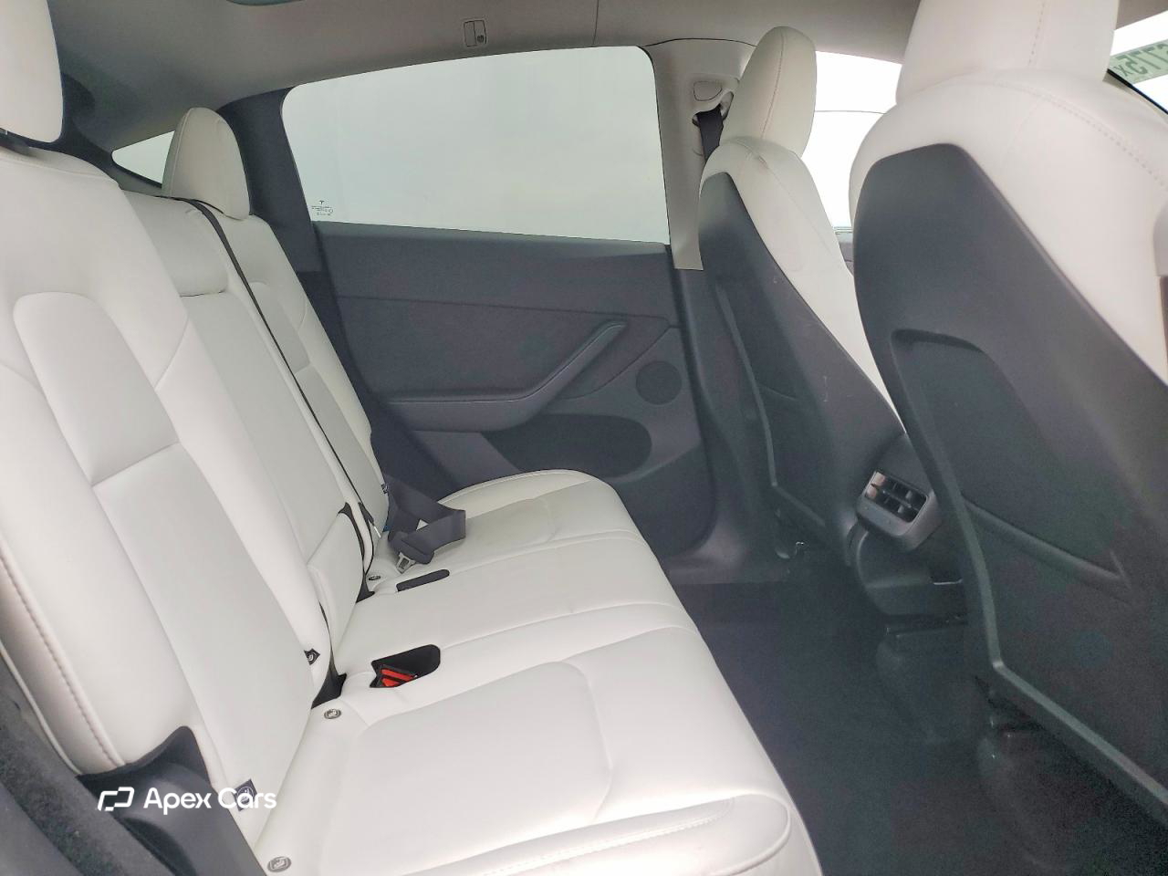 Tesla Model Y 2025