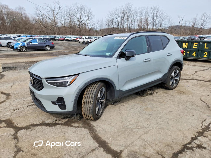2025 Volvo XC40 - Image 1 of 5