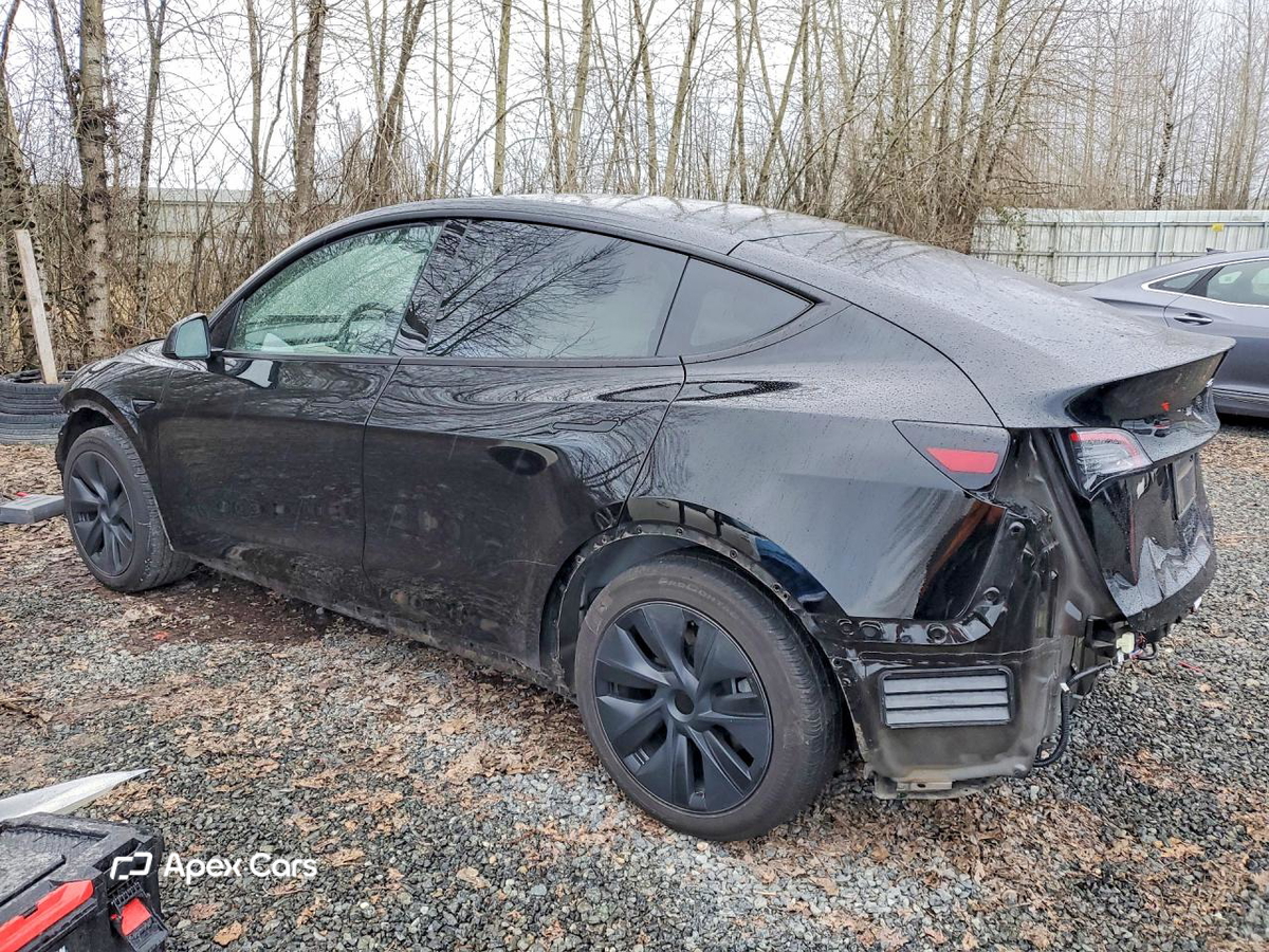 Tesla Model Y 2025