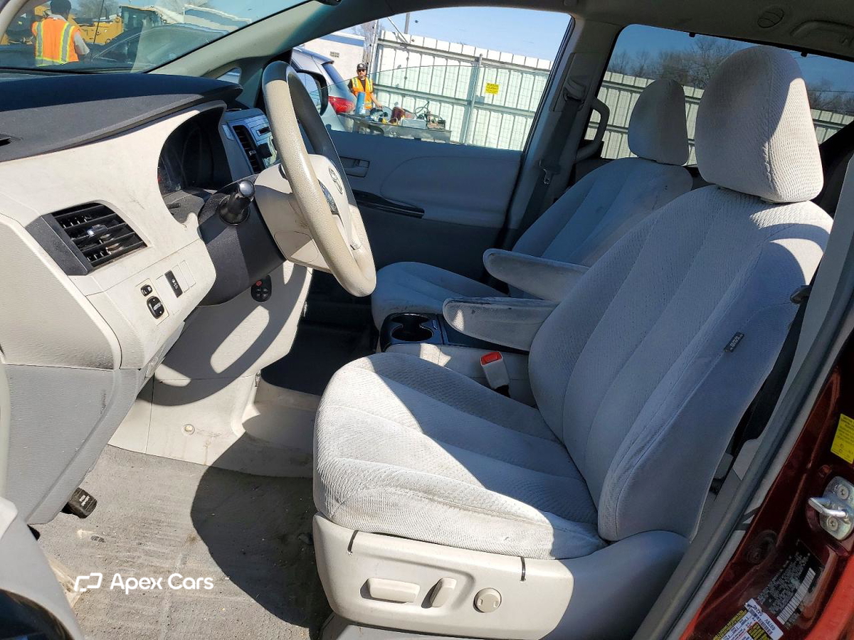 Toyota Sienna 2011