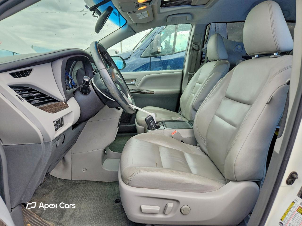 Toyota Sienna 2015