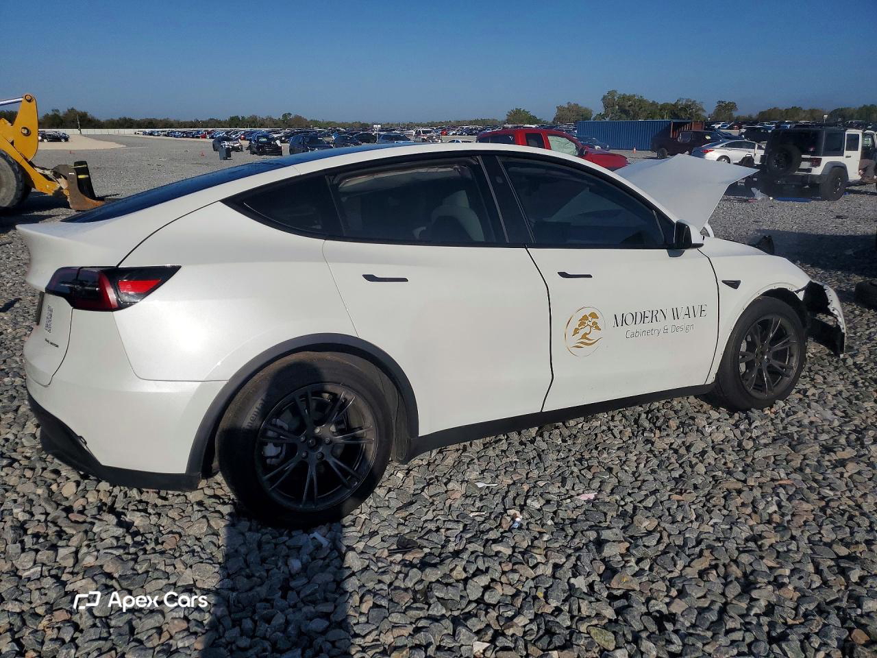 Tesla Model Y 2025