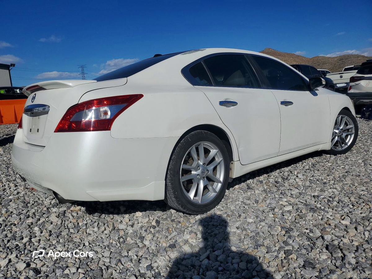 Nissan Maxima 2010
