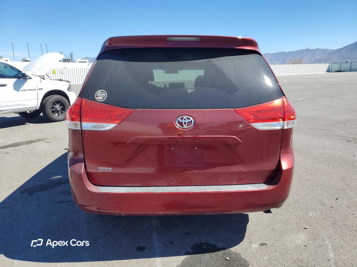 Toyota Sienna 2011