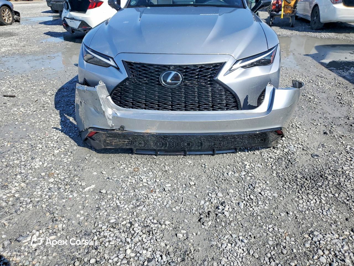 Lexus IS 2024