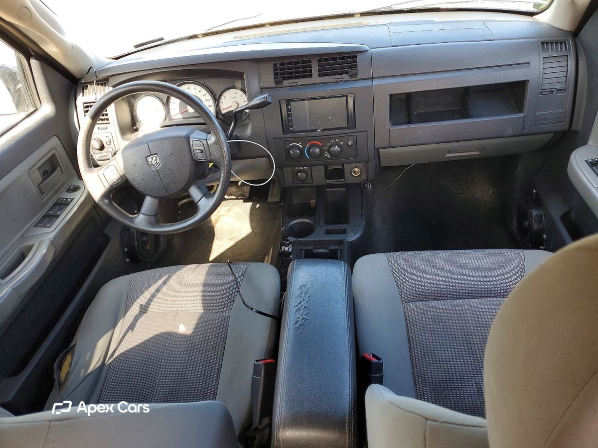 Dodge Dakota 2011