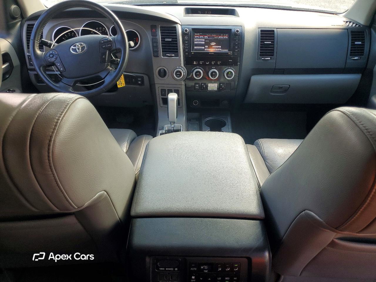 Toyota Sequoia 2010