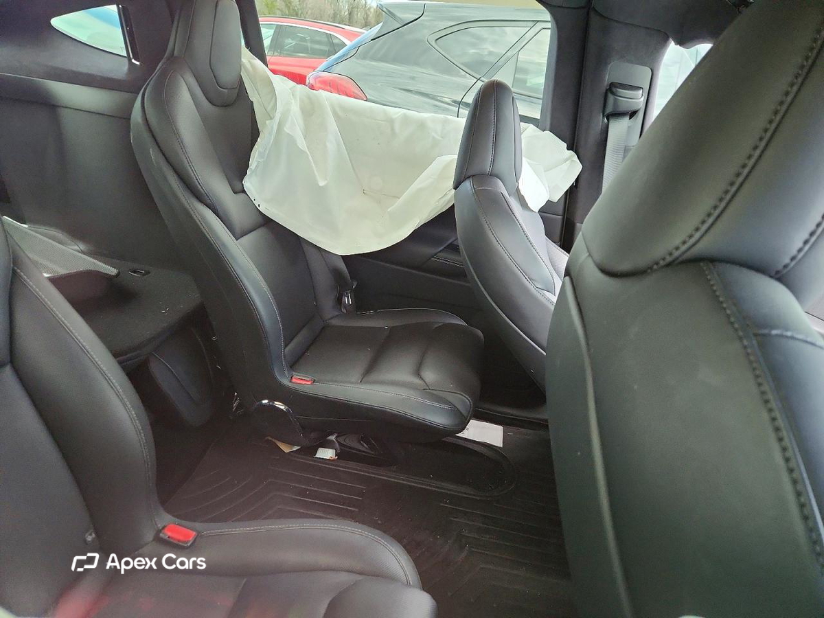 Tesla Model X 2022