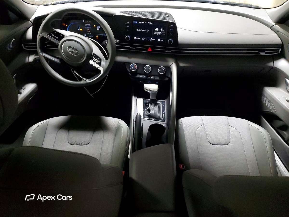 Hyundai Elantra 2024