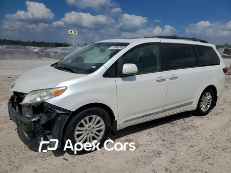 Toyota Sienna 2015 - Image 1 of 14