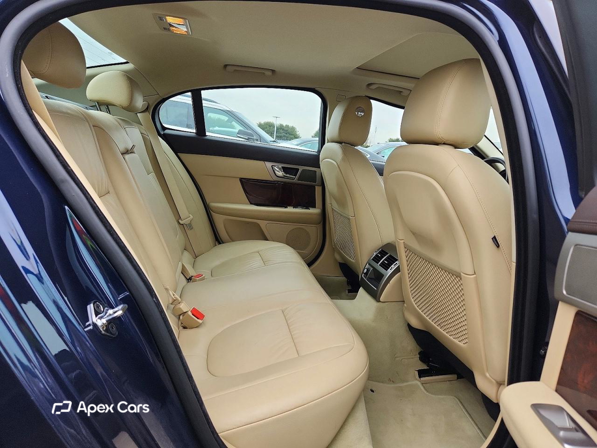 Jaguar XF 2011
