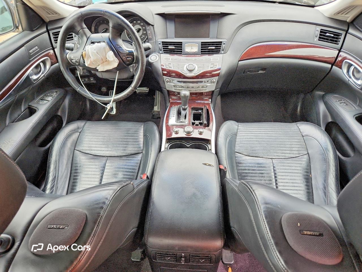 Infiniti M 2011