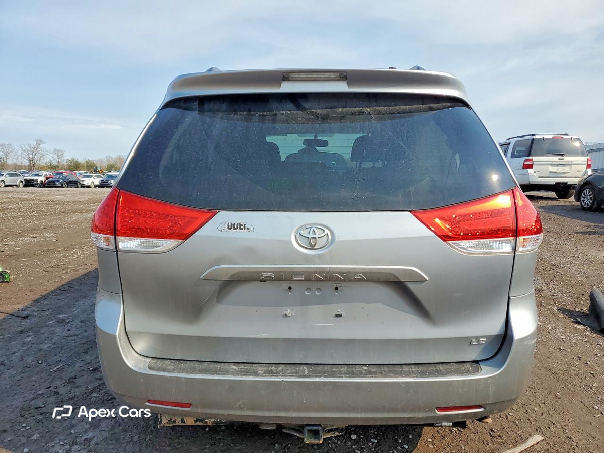 Toyota Sienna 2011